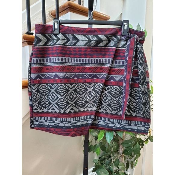 Express Aztec Red Gray Polyester Side Tie Closure Straight Short Skirt Size 16 - Picture 1 of 9